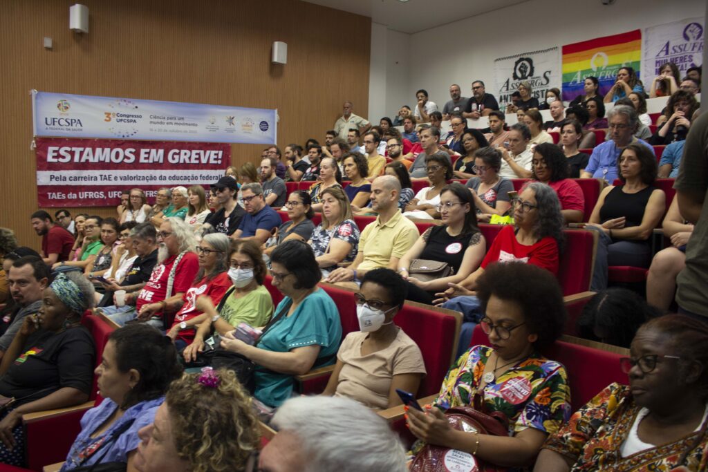 Assembleia Geral de Greve aprova indicação de Caravana à Brasília e pressão aos Deputados Federais